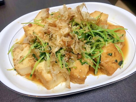 給料日前のお助けレシピ！厚揚げと豆苗の醤油の実炒め